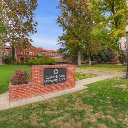 New Tudor Cottage One Block From Chico State And Downtown With Private Garage Exterior foto