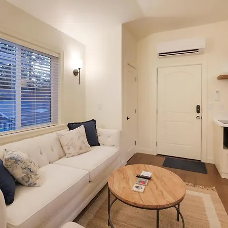 New Tudor Cottage One Block From Chico State And Downtown With Private Garage Exterior foto