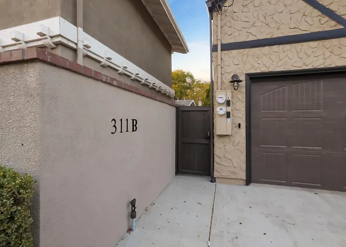 New Tudor Cottage One Block From Chico State And Downtown With Private Garage