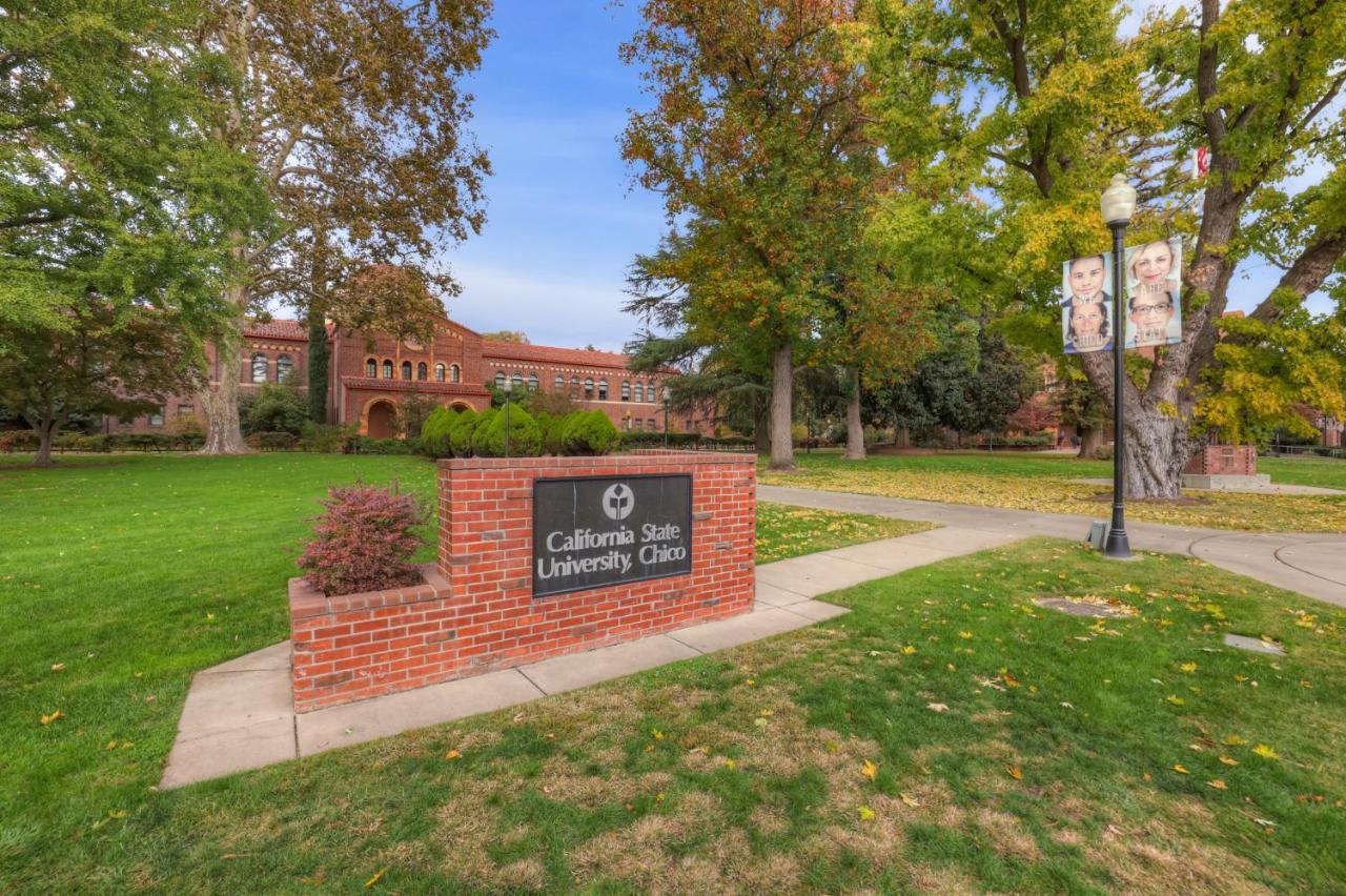 Appartement New Tudor One Block From State And Downtown With Private Garage