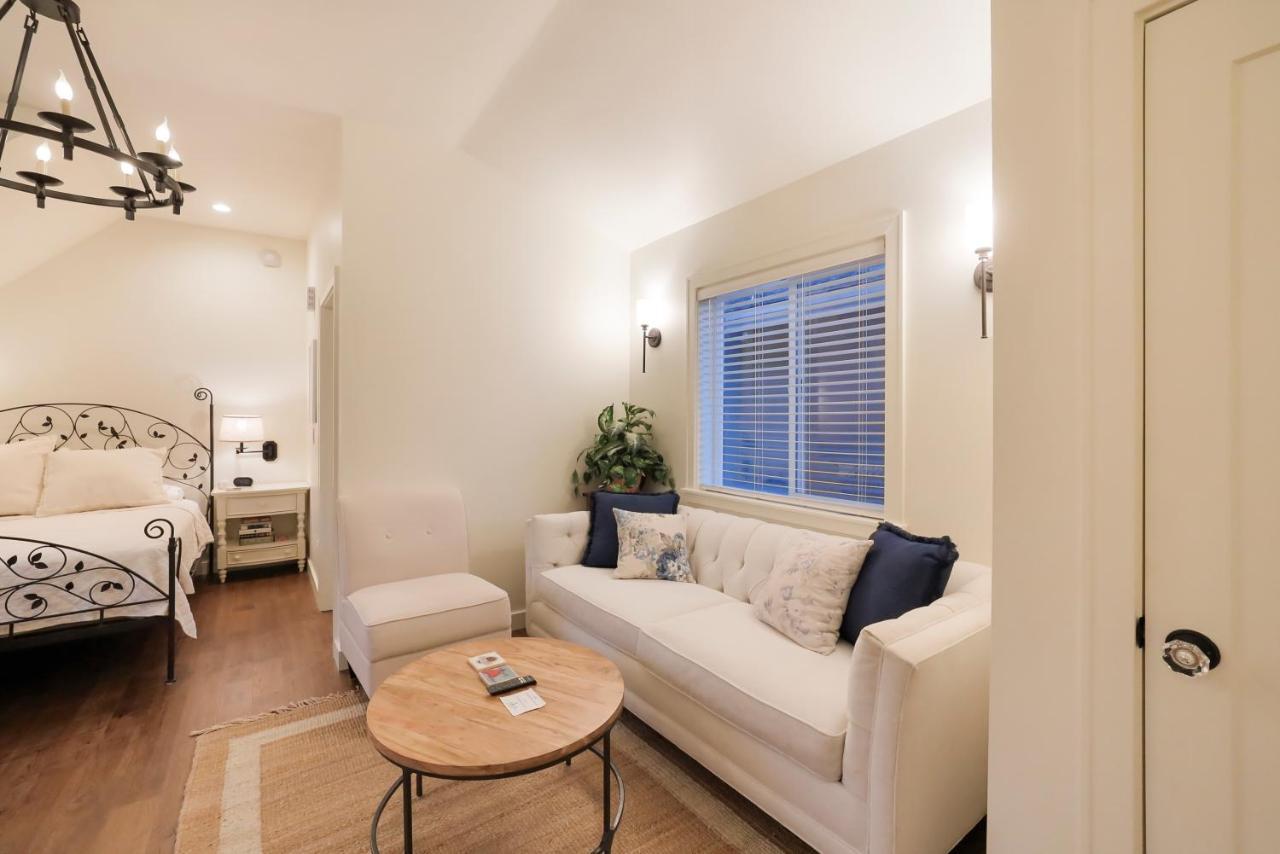 New Tudor One Block From State And Downtown With Private Garage Appartement *